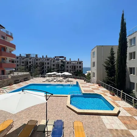 Luxury With Pool Near Yacht Marina & -sveti Apartman